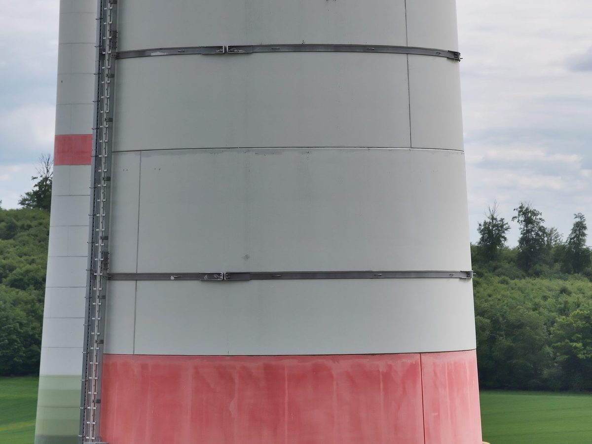 Turmaufnahme einer Windenergieanlage